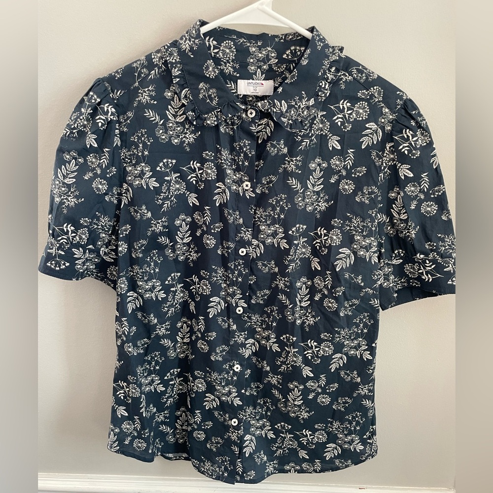 UNTUCKit Women's Allison Floral Short Sleeve Shirt - Picture 2 of 7